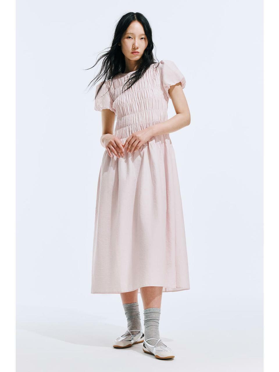 H&M スモーキングディテールドレスペールピンク 1347236002