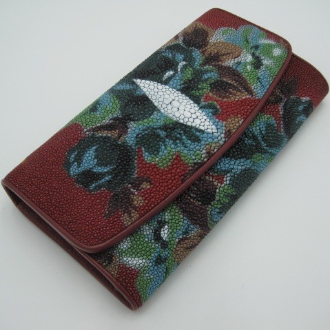 エイ革　スティングレイ(4)　花柄　ハイビスカス　赤　長財布　三つ折り　高級感　珍品　金運UP