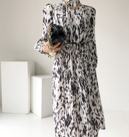 柄入り大人ロングワンピース ワンピース ロング丈 袖あり 半袖 Aライン シフォン 爽やか 大人スタイル かわいい 大人可愛い きれいめ シンプル 大人 上品 おしゃれ かっこいい エキゾチック