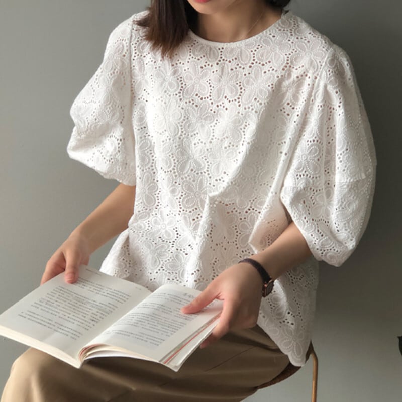 トップス ブラウス 袖あり 半袖 ラウンドネック レース 刺繍 大人可愛い きれいめ シンプル カジュアル おしゃれ レトロ こなれ感 ラブリー キュート 無地 春 夏 10代 20代 30代 40代