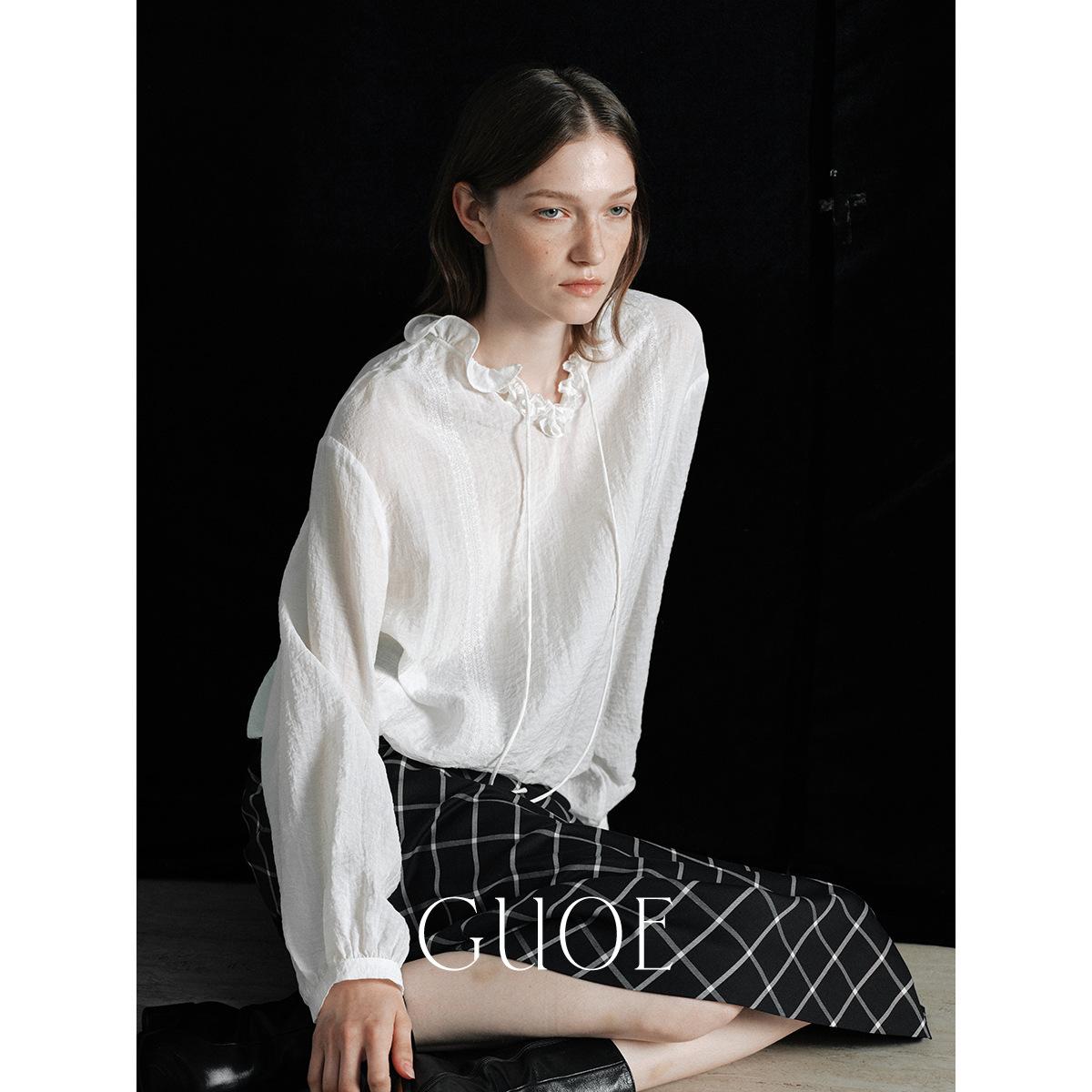 gifts for women keep warm 时尚のゆったりとした少しシワのある質感の裾がウエストを引き締めるレトロな不規則なレースカラーの女性用白シャツ