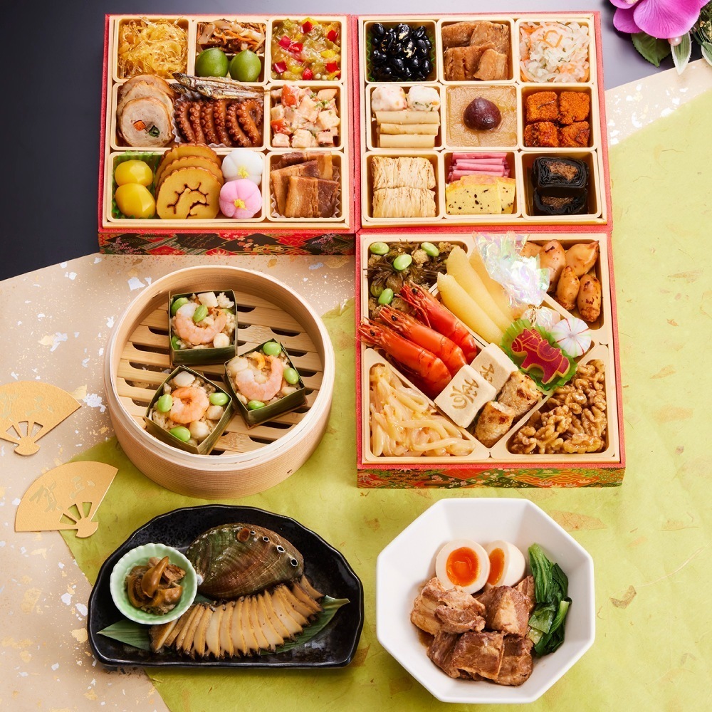 おせち 早割 予約 おせち料理 板前魂の松 和洋風 三段重 3人前 39品目 鮑 あわび 海鮮おこわ 豚角煮 付き 和風 洋風 御節 送料無料 2025 2026