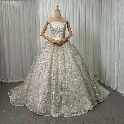 豪華！ウェディングドレス ベアトップ グリッタードレス 豪華なバックリボン 憧れのドレス 結婚式 95,150円
