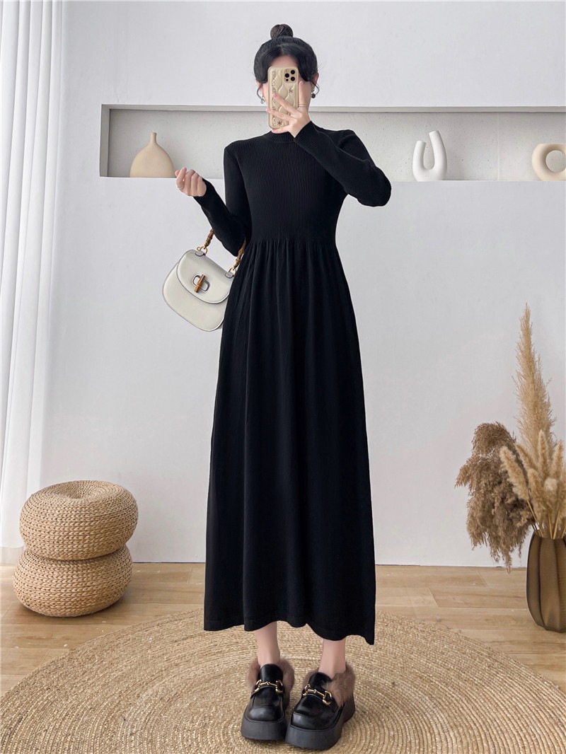 ヘップバーン風黒長袖ニットワンピース子供春冬新作ハーフハイネックウエスト細ボトムロングスカート