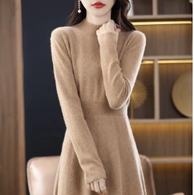 ワンピース セーター 長袖 Uネック スリム ストレート ふわふわ 大人可愛い きれいめ シンプル 上品 おしゃれ ガーリー 主役級 無地 秋 冬 誕生日 謝恩会 ハロウィン クリスマス バレンタイン