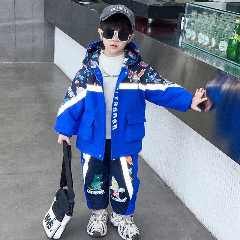ウルトラマンの服男の子の秋冬服綿入れセット新型冬モデルの洋気赤ちゃんの綿入れと厚手保温綿入れのズボンの2つのセット