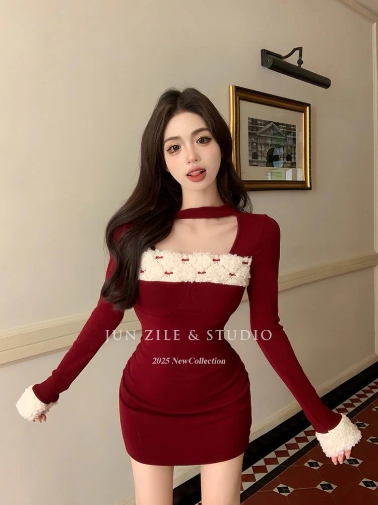 【3日出荷】サンタ コスプレクリスマスムードが甘くセクシーなフィットバッグヒップスカート秋冬レトロ首掛けスクエアネック長袖ワンピース