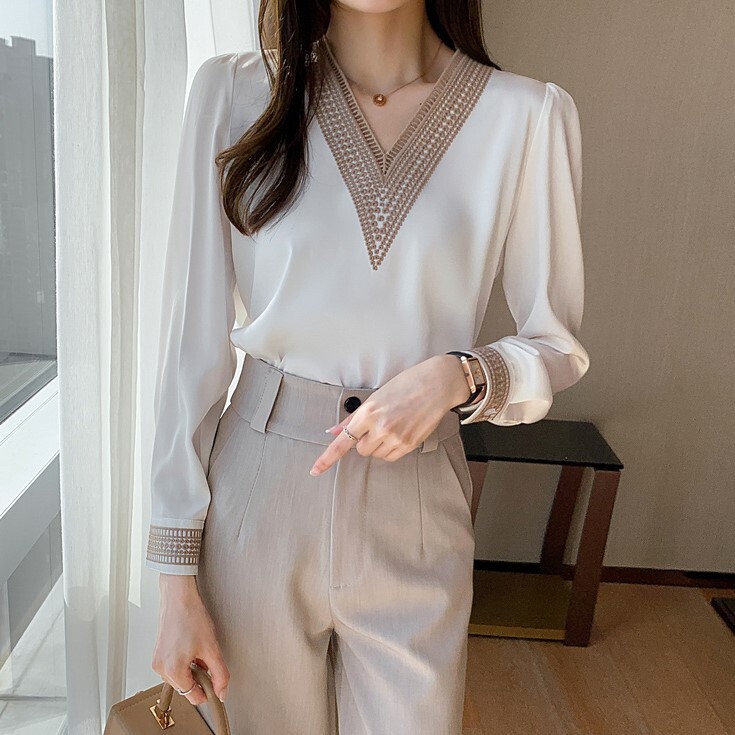 ブラウス トップス 長袖 Vネック スーツ インナー シャツ かわいい 大人可愛い きれいめ シンプル カジュアル 大人 上品 おしゃれ お洒落 かっこいい レトロ 大人女子 こなれ感 ラブリー