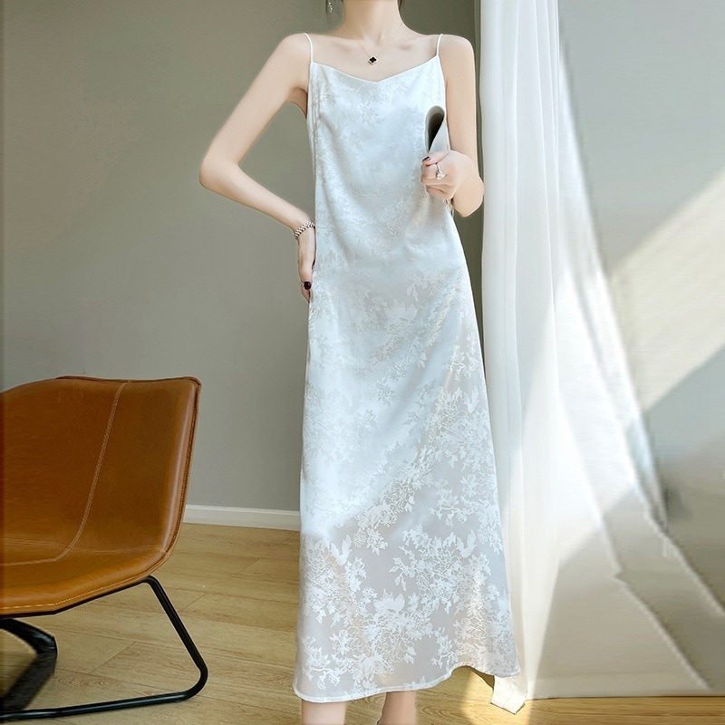 質感と気質デザインセンスのある女性用チャイナ風サスペンダードレスアセテートジャガードサテンロングスカート膝上aラインボトムスカート
