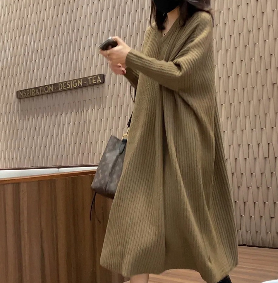 ワンピース デート ニットソー 膝丈 ひざ丈 ミモレ ミモレ丈 袖あり かわいい 大人可愛い きれいめ シンプル カジュアル 大人 上品 おしゃれ お洒落 主役級 存在感 春 秋 冬 10代 20代