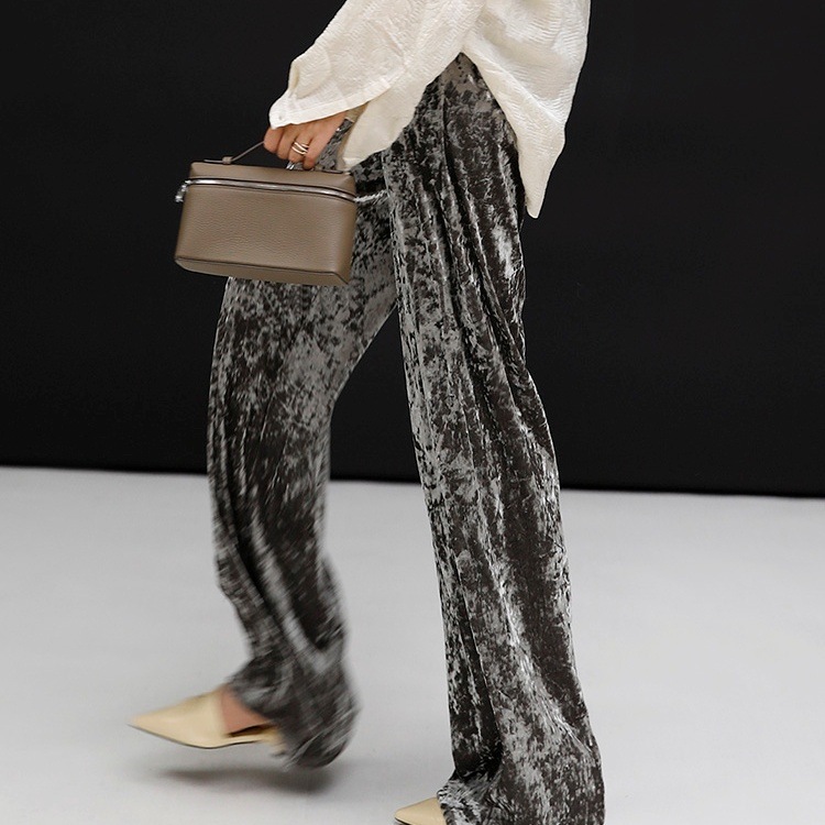 ボトムス パンツ ロングパンツ ハイウエスト ロング丈 ストレート ベルベット 光沢 かわいい 大人可愛い きれいめ シンプル 上品 おしゃれ かっこいい カジュアル こなれ感 個性的 主役級