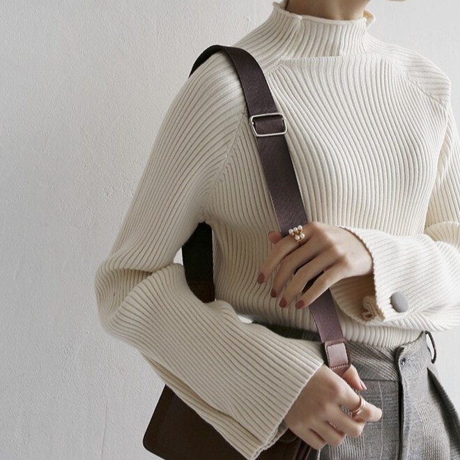 レディース トップス ニット セーター 長袖 ハイネック ボタン かわいい 大人可愛い きれいめ シンプル カジュアル 上品 おしゃれ かっこいい レトロ こなれ感 ガーリー モダン 主役級 存在感