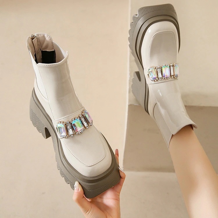 【1つ買うと1つ無料】【メガ割】厚底シューズ ヒールパンプス厚底スニーカーシューズブーツ レディース厚底ブーツはスエードで高さを増すイングリッシュ風23新作裏起毛ラインストーンで街揚げチェ 6,802円