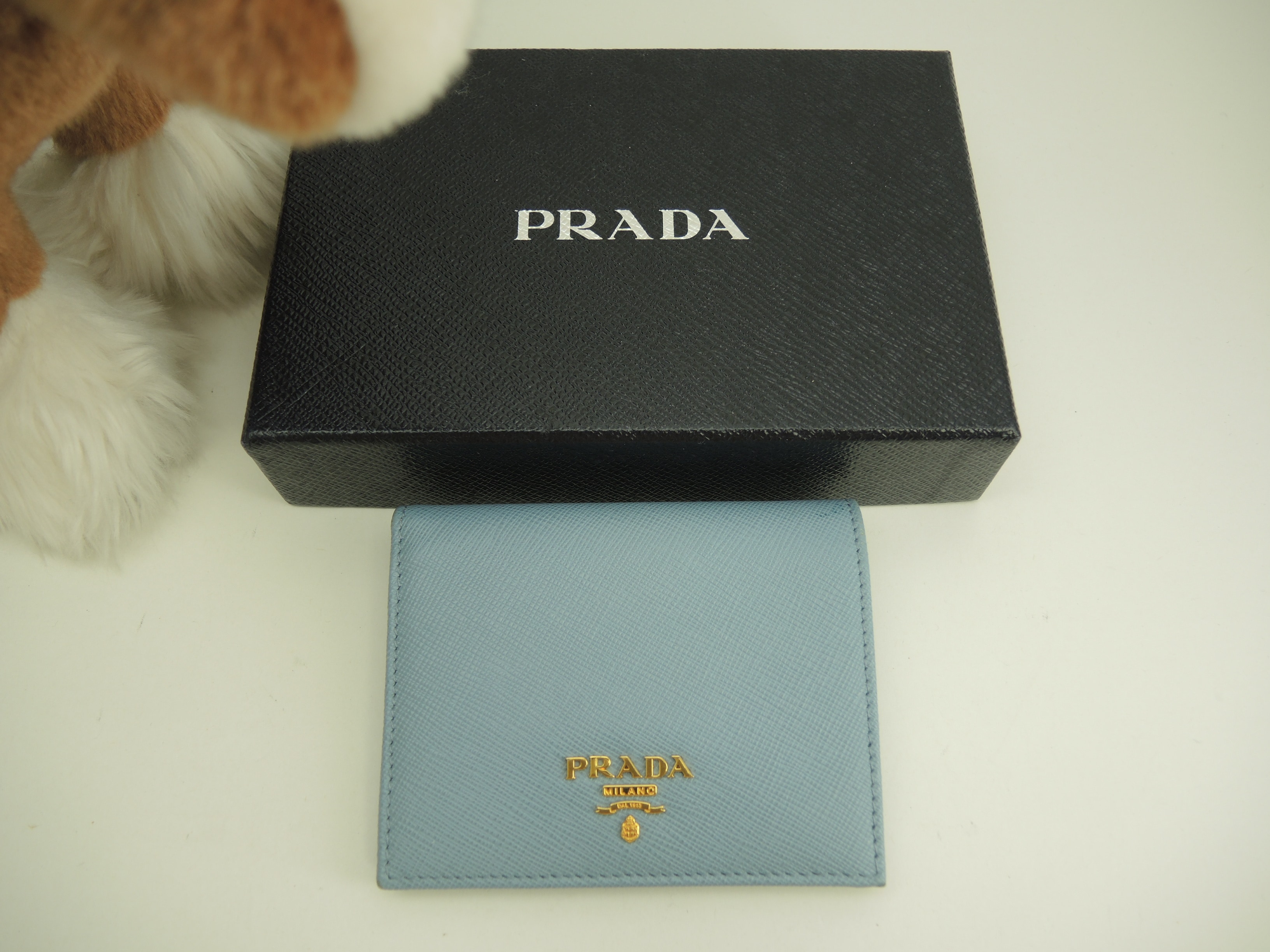 コンパクトウォレット サフィアーノ水色 立体ロゴ 2つ折財布 美品@ 1