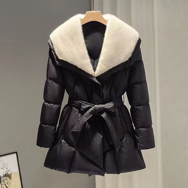 ミンクのダウン襟のダウンジャケット女性のファッションベルトをウエストに収めて細く見せる保温コートブーム