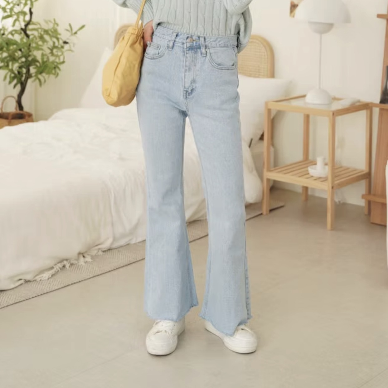 レディース パンツ ボトムス デニム Gパン ロングパンツ カジュアルパンツ フルレングス ブーツカット ファスナー ポケット ボタン ブルーデニム かわいい 大人可愛い シンプル カジュアル