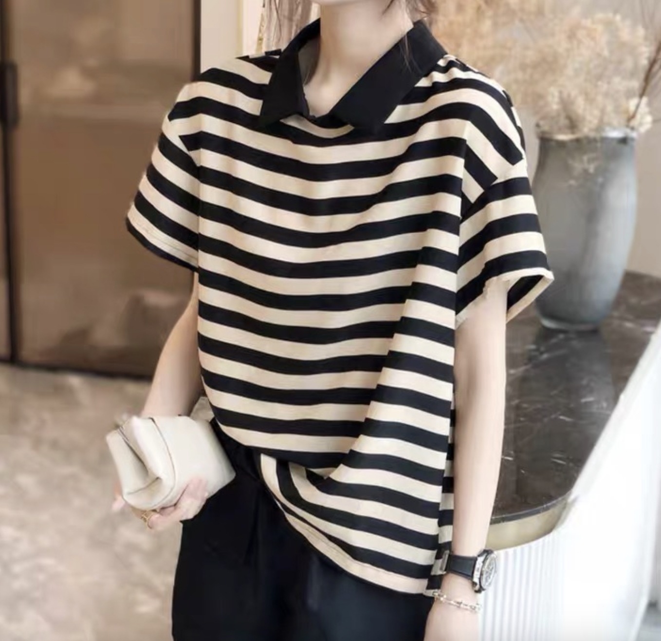 トップス ポロシャツ 袖あり 半袖 襟付き シャツ襟 ワイド 伸縮性 後ろボタン シンプル カジュアル 大人 おしゃれ お洒落 大人可愛い 大人女子 こなれ感 メンズライク 個性的 主役級 存在感