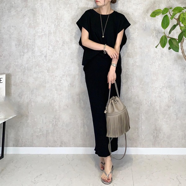 【楽天人気アイテム】 人気爆発 無地 シンプル 半袖 ラウンドネック Ｔシャツ スカート きれいめ系 2点セット 4,606円