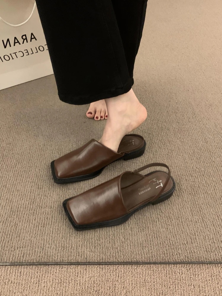 レトロな小人数ワイドフラットサンダル女性夏は疲れない通勤スタイルのバックプレーンシューズ 4,927円