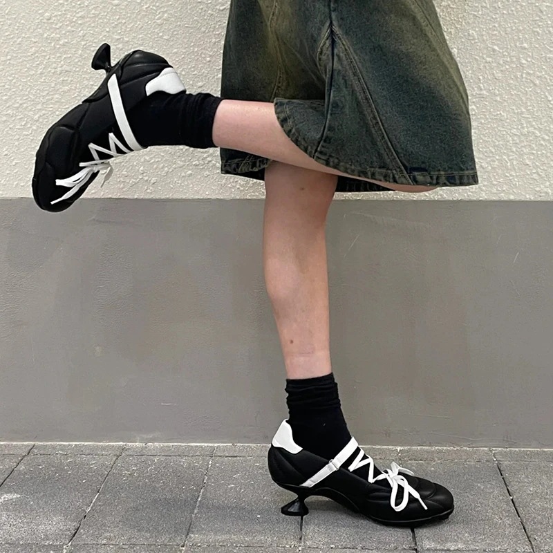 【急速出荷!】24 可愛い ゆったり ボリュームソール 足首ほっそり 厚底 シューズ 脚長効果 美脚見え 学生 通学 シンプル カジュアル 涼しげ スタイルアップ kawaii 靴 白