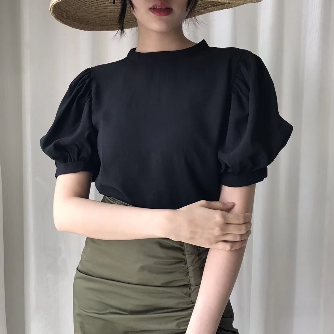 シャツ 半袖シャツ パフスリーブ ラウンドネック 半袖 韓国 レディース オルチャン かわいい 黒 白 ブラック ホワイト スリム 萌え袖 細身 可愛い 大人可愛い 大人女子 シンプル