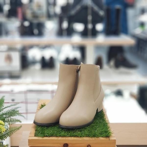 セーブゾーン04 女性コンフォートラウンドラスト(4cm)ゴールド装飾 スパンアンクルブーツベージュ (S16448819) 10,794円