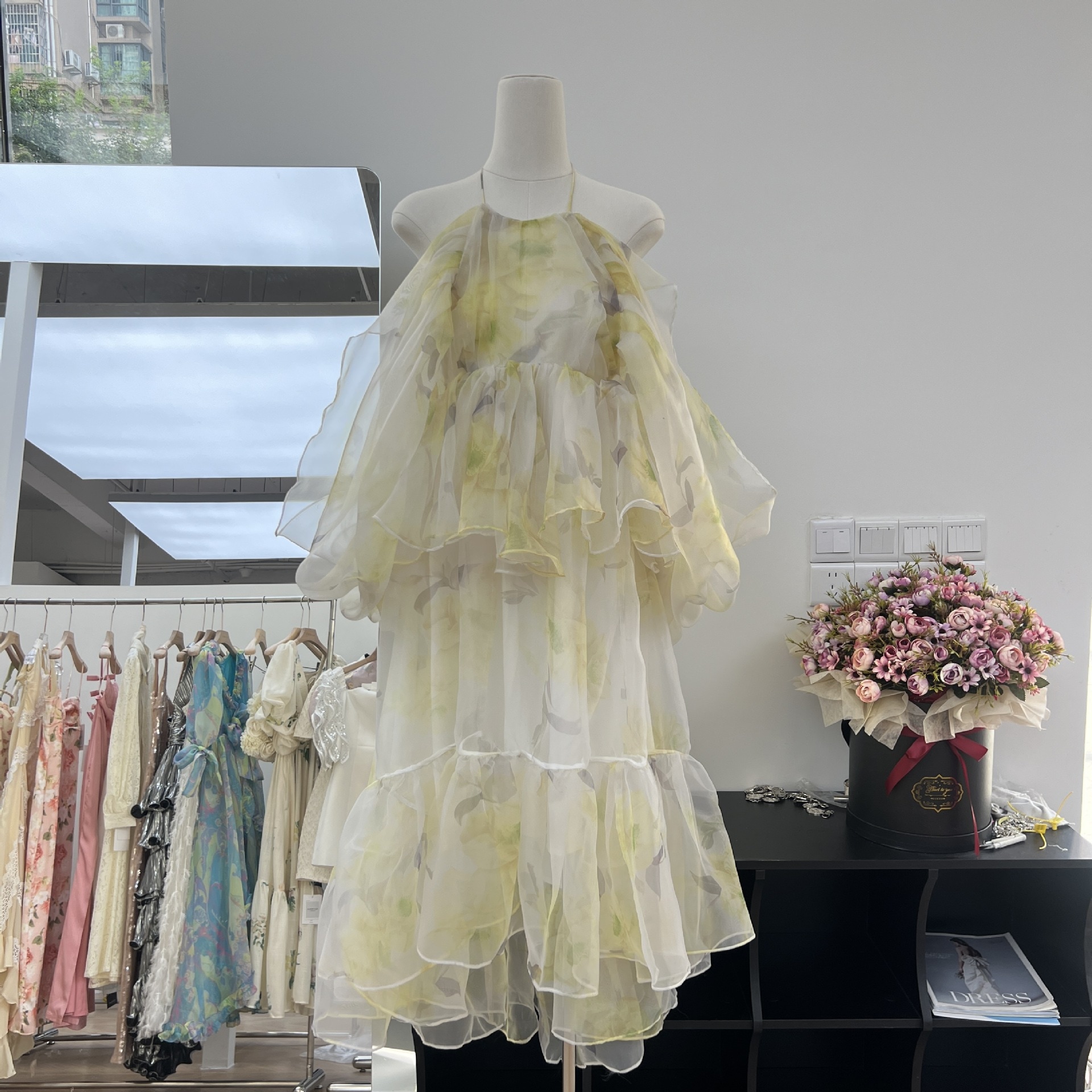 リゾートドレスの大露背ワンピースの美しい雰囲気感があります