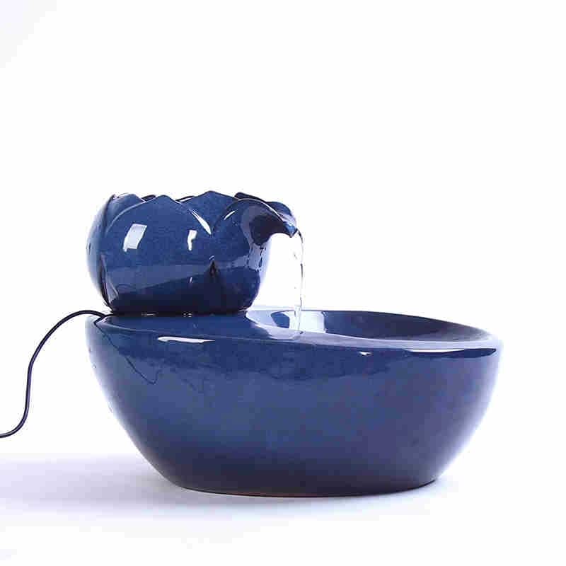 トレンドを先取自動給水器 循環式 フィルター 猫 犬 水飲み器 ペット 自動 給水器 自動水やり器 自動水やり機 水飲み器 みずのみ器 猫 水 ペット給水器 ペット自動給水器 浄水 超静音 猫用 犬用