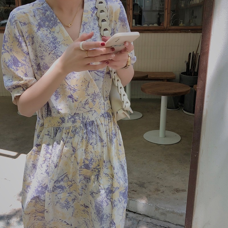 ワンピース レディース フレアワンピ ミモレ丈 袖あり 5分袖 パフスリーブ Vネック カシュクール ウエスト切り替え デザイン 水彩画 プリント パープル オレンジ 春 夏 リゾート デート 休日