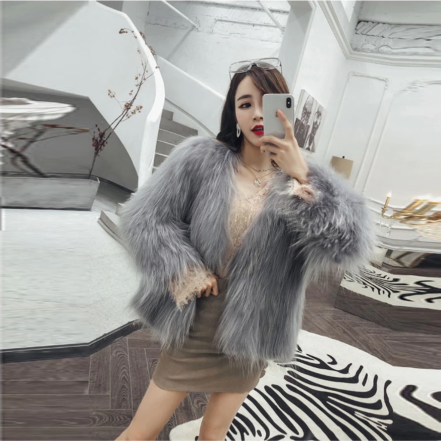 人気商品 毛皮のコートコート 2025 秋と冬の新スタイル模造キツネの毛皮ショートファッションカジュアル肥厚気質毛皮のセーター女性のための