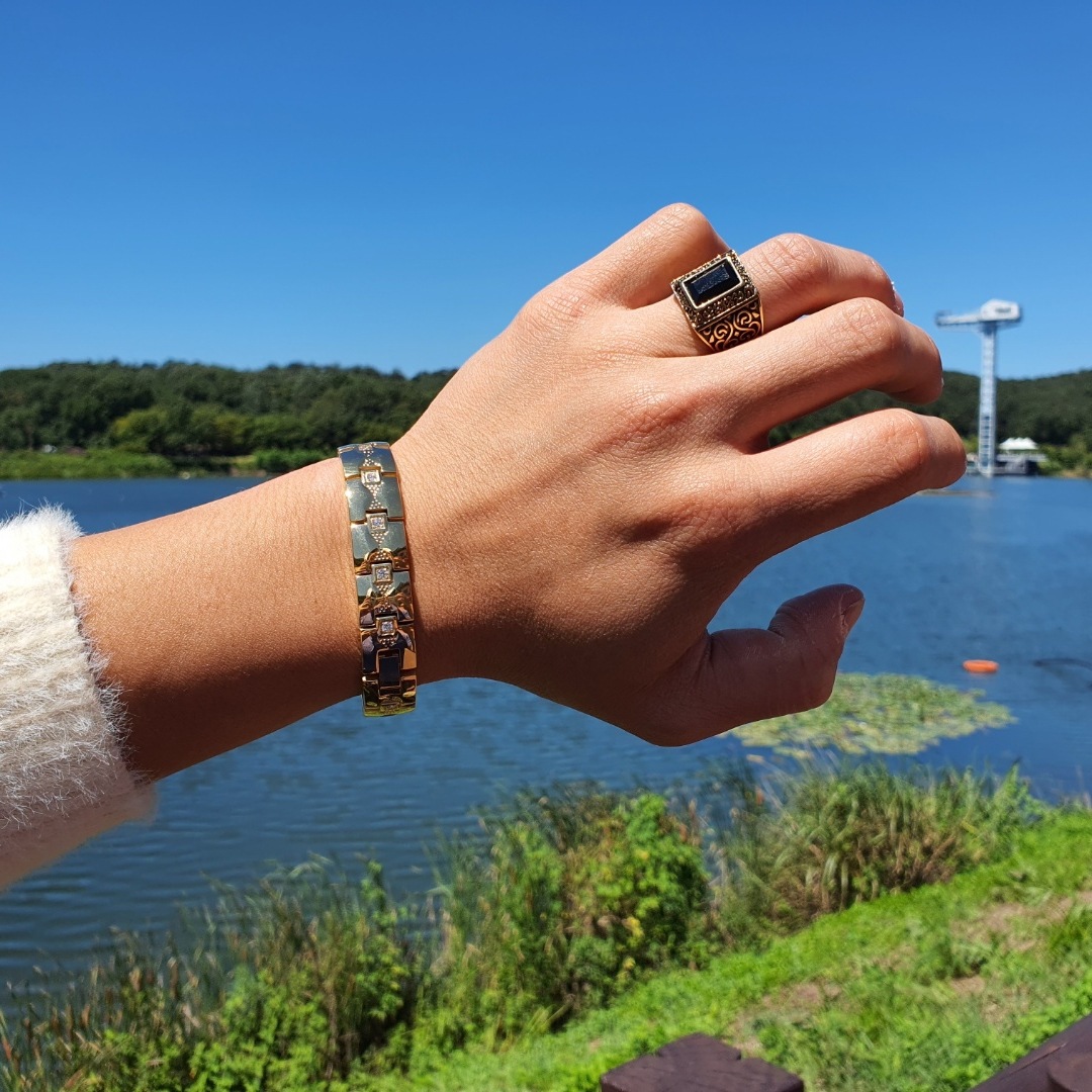 ノーブルンステンレススチール13mmゴールドストーンマグネット名品芸能人韓国メンズチェーンブレスレット