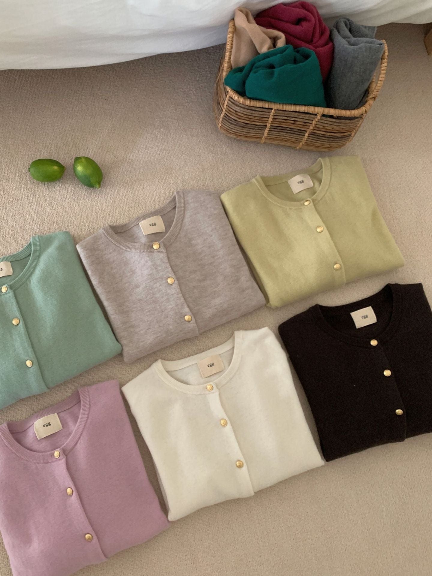 秋服100%ウール韓国系丸首純色小金ボタン長袖ニットおしゃれなミリタリー婦人服セーター