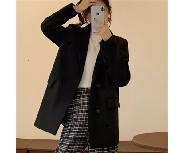 レディース ジャケット スーツ アウター 上着 ミドル丈 長袖 襟付き スーツカラー ボタン かわいい 大人可愛い きれいめ シンプル カジュアル 上品 おしゃれ かっこいい レトロ こなれ感 5,621円