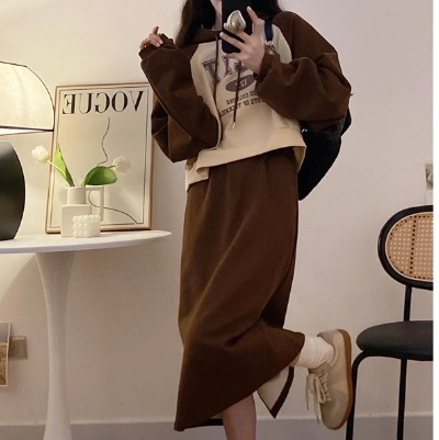 セット トップス スカート パーカー ロングスカート ショート丈 膝下 袖あり 長袖 ラグラン デザイン 美ライン 伸縮性 カレッジ ヴィンテージ風 2点セット ツーピース お得 カラバリ かわいい