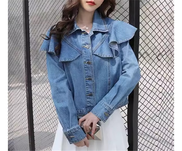 レディース ジャケット アウター 上着 デニム デニムジャケット Gジャン ショート 長袖 襟付き ポロカラー ストレート フェミニン フリル ボタン ブルーデニム 綿 かわいい 大人可愛い シンプル