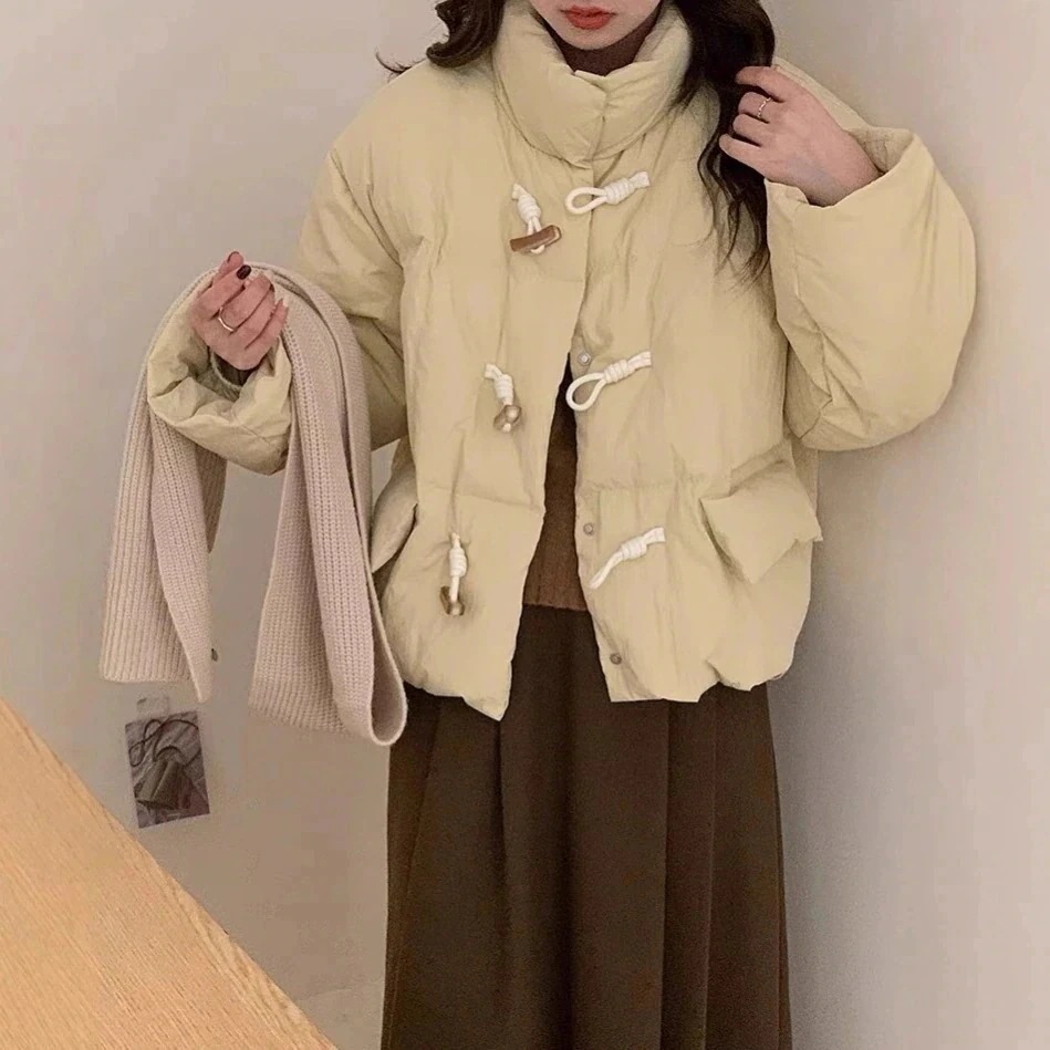 系牛角ボタンの短いダウンジャケット女性24新立襟ゆるい白鴨パイルパン服女性アウターダウンジャケットコート