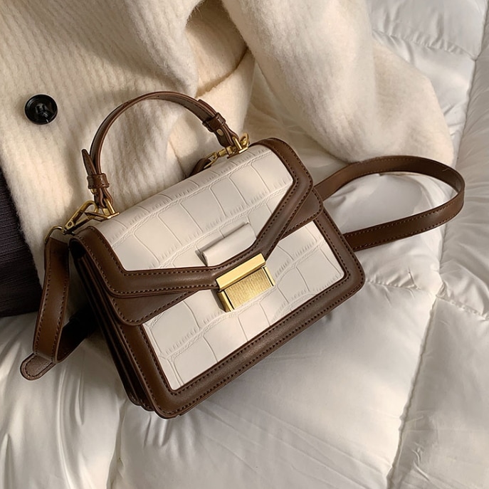 バッグ レディース かばん ショルダーバッグ かわいい 大人可愛い 大容量 きれいめ デイリー レザー風バッグ 柔らかい 大人 上品 おしゃれ お洒落 かっこいい 大人可愛い 大人女子 こなれ感