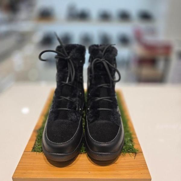 セーブゾーン04 女性コンフォート超軽量パーカジュアル防寒ブーツスエードミンクファー ブラック SOF (S42021059)