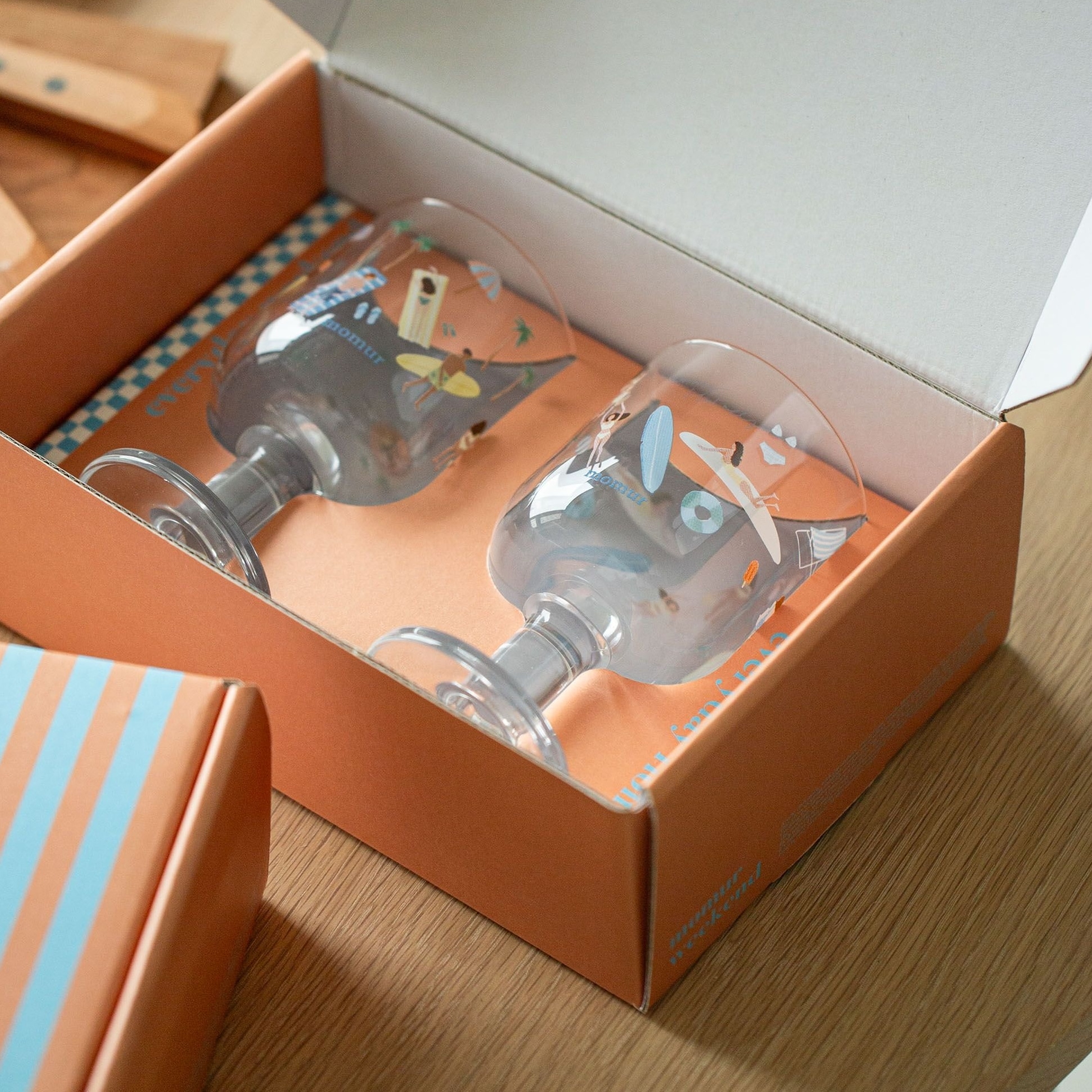 [Momur Weekend] ワイングラスギフトセット(サーファー柄・ビーチ柄) 280ml×2個　 コーヒーグラス　おうちカフェ　韓国雑貨　韓国インテリア