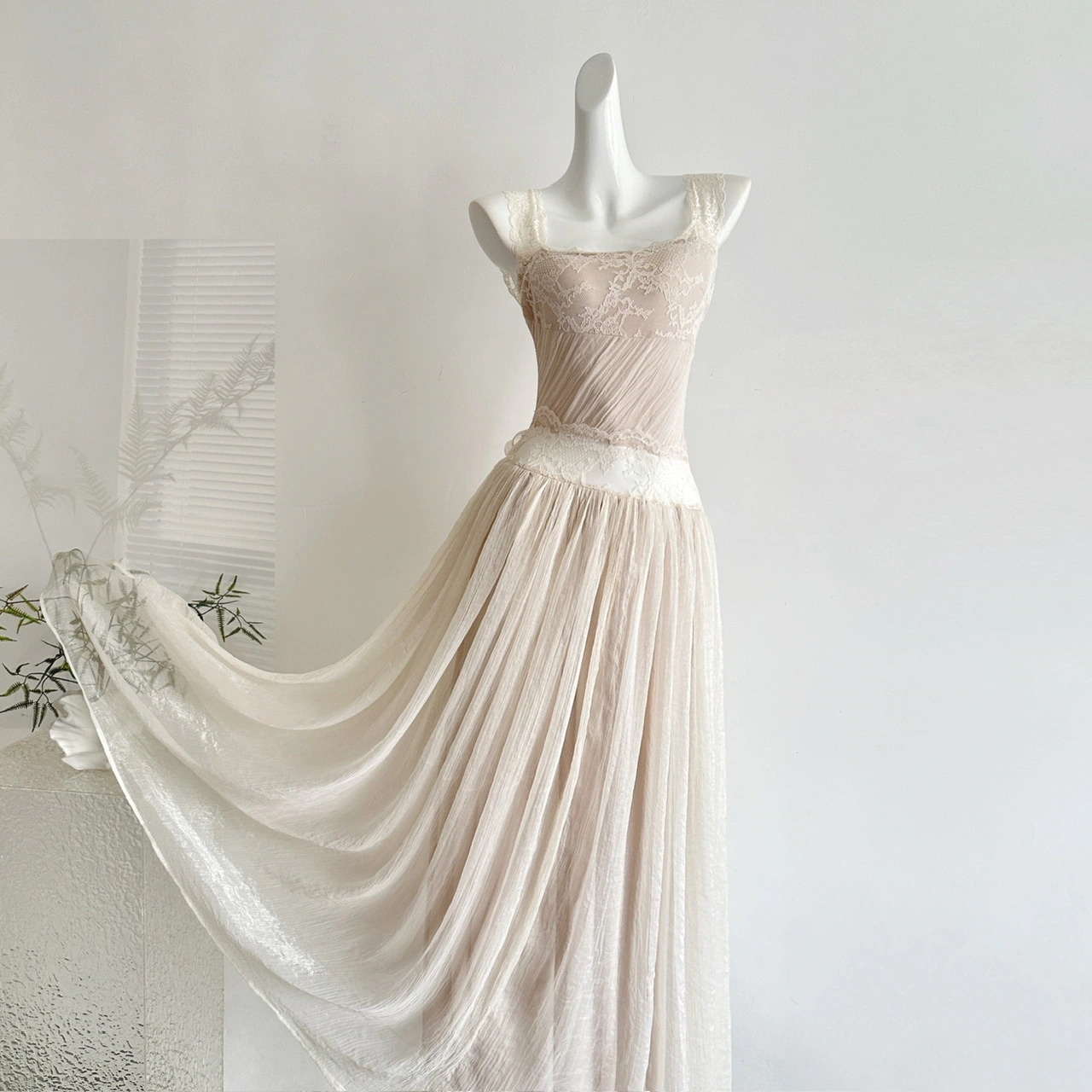 レース切り替え バック大露出 紐レース キャミソール ロングワンピース 女性用