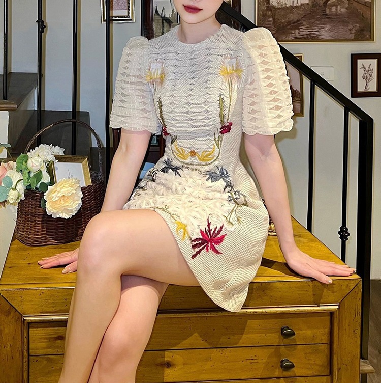 ベトナム夏新商品レース名媛女性味ワンピース重工刺繍ウエスト痩せスカート1051