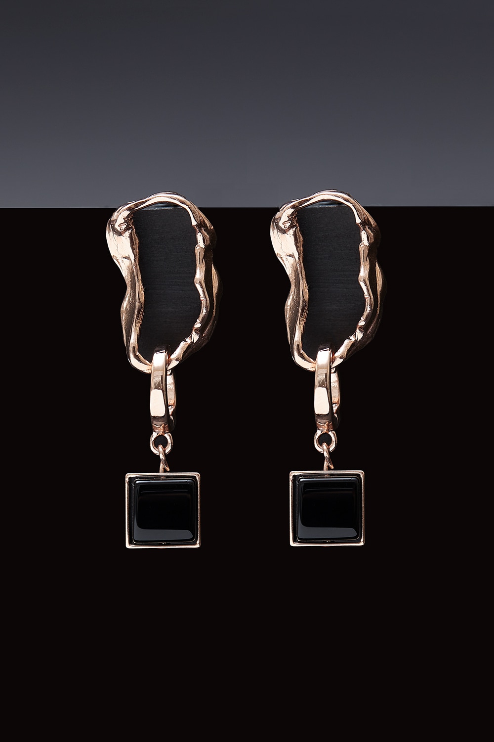 [HAZINA] Onyx De_Chain Earrings 20,585円