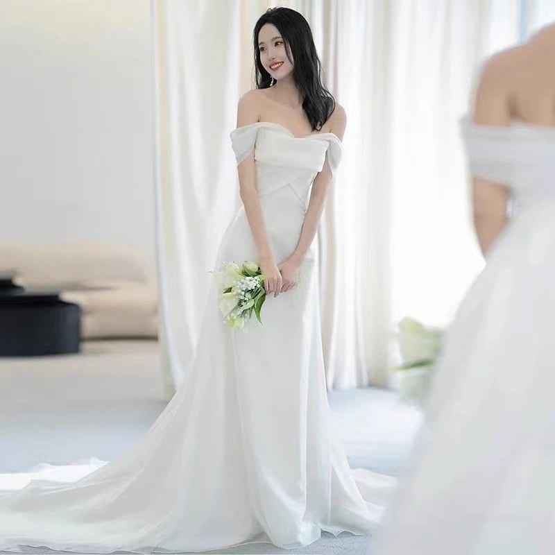 ウエディングドレス 白 Aラインドレス エンパイアライン トレーンライン ブライダル 結婚式 花嫁 挙式 二次会 レディース ロングドレス シャンペン レース プリンセスライン 撮影 編み上げ式