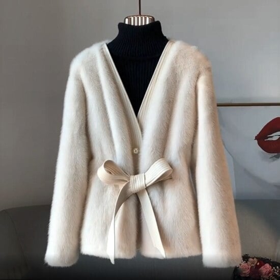【取寄：納期2週間】ファーコート レディース アウター 羽織 ジャケット Ｖネック コート 長袖 ウエストリボン きれいめ おしゃれ お出掛け エレガント ふわふわ 暖かい 防寒 冬 シンプル