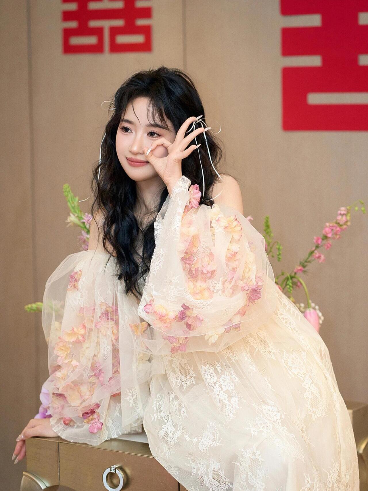 立体フラワーメッシュレーライン襟スーパードレッシングガウンパーティーウェディングドレス休暇海辺ドレス雰囲気