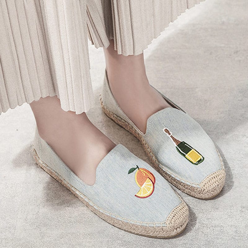 クーポン スリッポン レディース スニーカー ぺたんこ 秋 冬 おしゃれ かわいい 民族風 レトロ レディース スリッポン フラットシューズ スリッポンシューズ ローファー カジュアル 美脚 疲れない