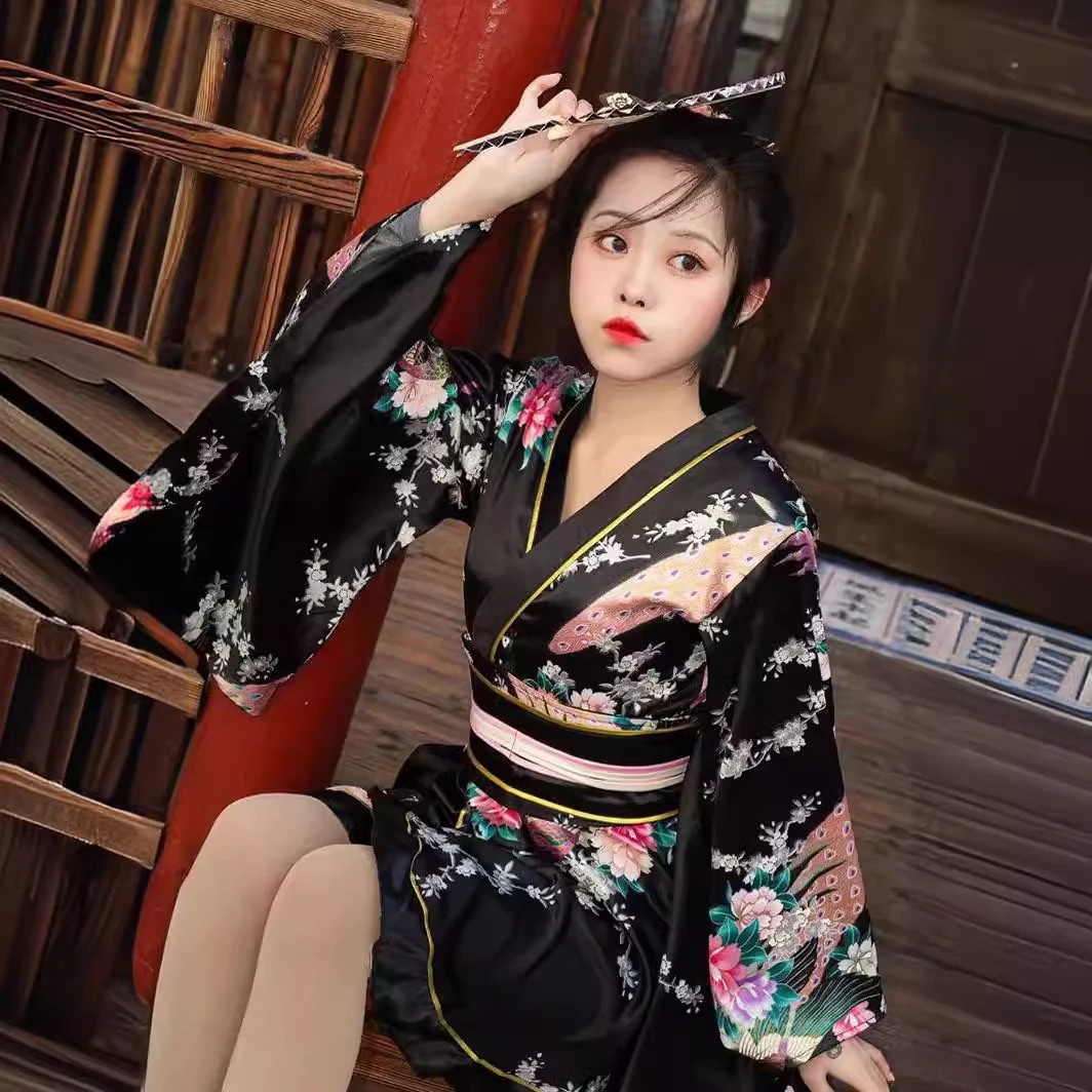 着物女性正装伝統的な秋赤い和韓国撮影旅は写真を撮ります