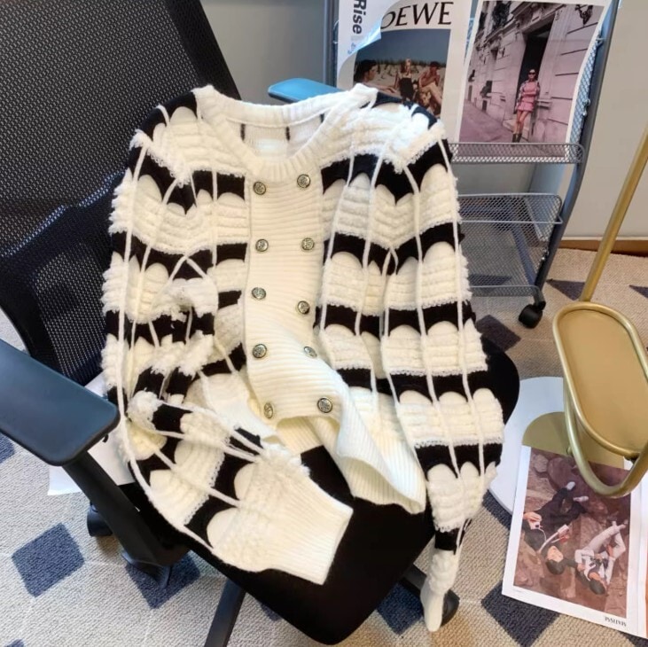 ダブルボタンニット デート 高級 ニッチ セーター 長袖 ニット かわいい 大人可愛い きれいめ シンプル カジュアル 大人 上品 おしゃれ お洒落 かっこいい 大人女子 こなれ感 ラフ ラブリー 7,512円