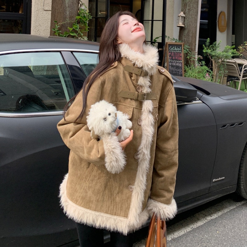 女性ストリートスプライシングファーワンピースラムウールオートバイジャケット女性冬の新しい韓国スタイルの超素敵なデザイン肥厚ジャケット