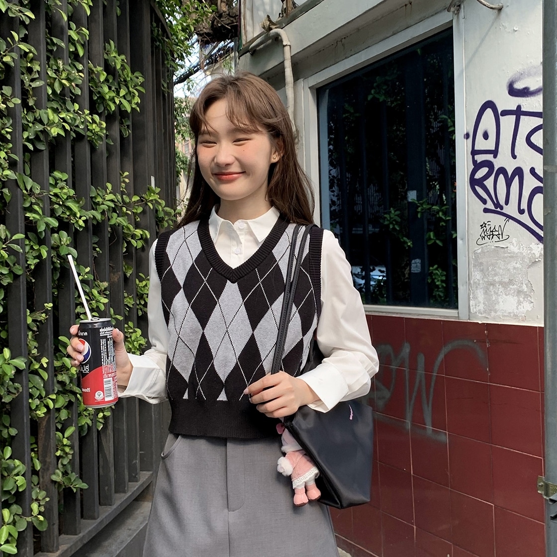 ベスト セーター ニット トップス Vネック アーガイル ショート丈 ノースリーブ 大人可愛い お洒落 こなれ感 普段使い